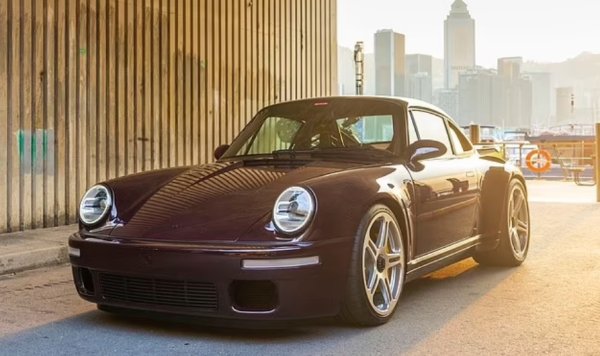 2023 RUF CTR Anniversary замина към колекционер срещу $1,701,911, което го поставя на седмо място в списъка. Автомобилът на немския производител разполага с кадифен интериор, както и 3,6-литров плосък шестцилиндров двигател с двоен турбокомпресор.	
